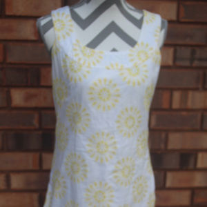 SIMPLE SUNDRESS WITH EMBROIDERED YELLOW FLOWERS